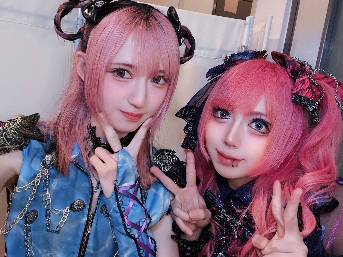 Seira tweet media
