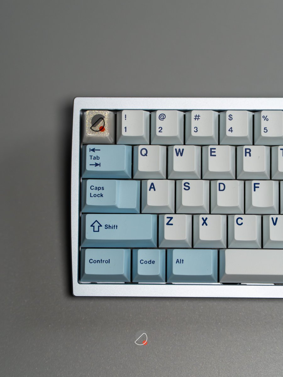 ScoopedBar's tweet photo. Grit Works Jahre 65: a 65% named after the 30th anniversary Porsche 911. Leaf spring gasket, swappable sock hardness, MX or HE PCB, 8KHz polling, stainless steel nameplate. $335 barebone, GB open through June 6. Full review on the channel. #sponsored https://t.co/LUuIhHfyV7