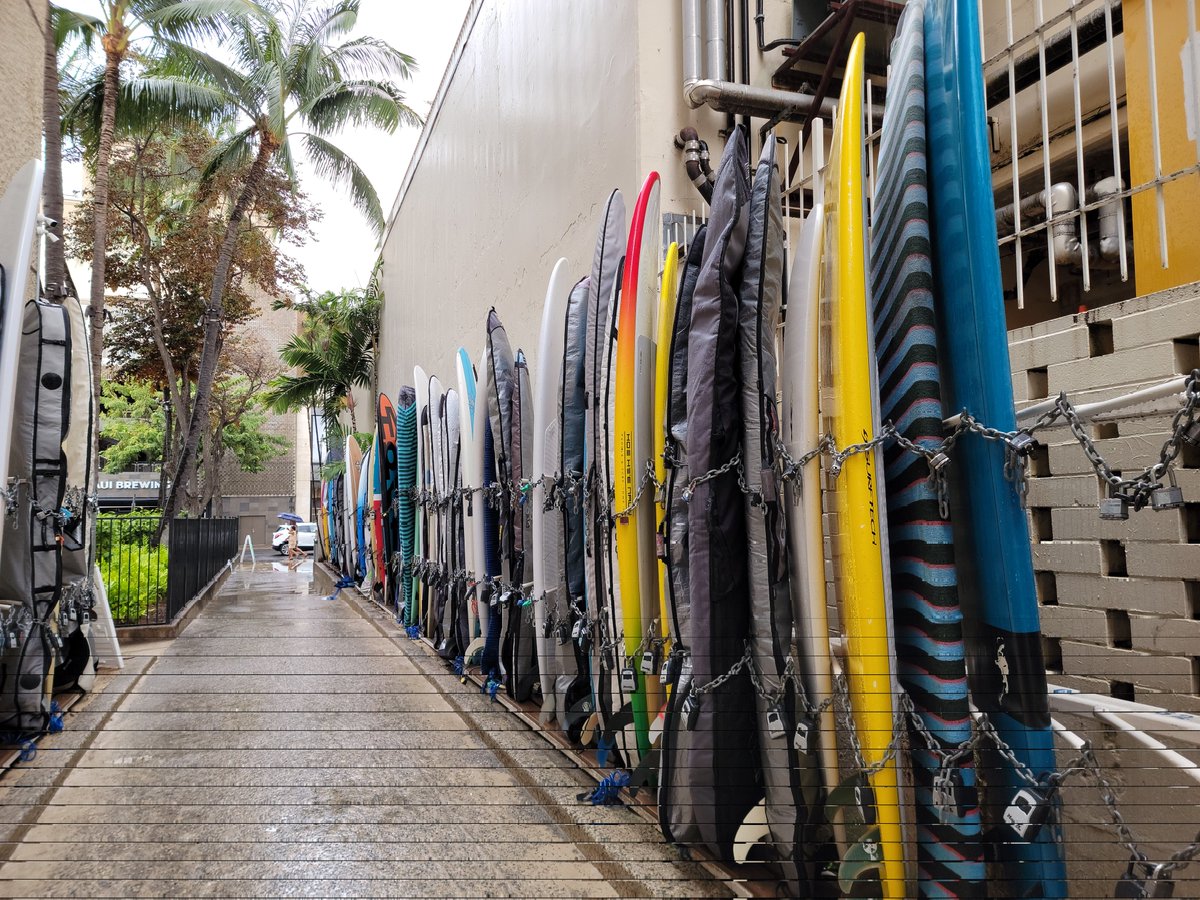 Supermex13's tweet photo. @AndyBumatai Been there. Also, the show remake of Hawaii 5-0 filmed a scene in that corridor. https://t.co/jyyvVldJoV