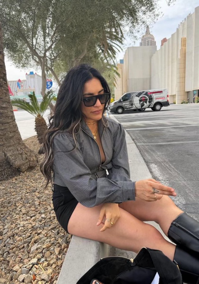 RaqqyAttack's tweet photo. What is it they say about Thick Thighs? https://t.co/bDTdMk7vFN