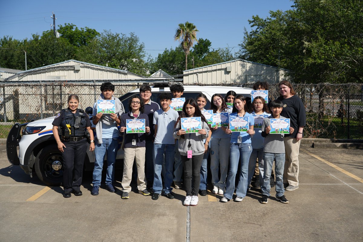 Pct6Constable's tweet photo. As summertime approaches, our Precinct 6 Friends4Ever program wrapped up another great season of teaching students how to say NO to negative influences with students from BCM Biotech Academy at Rusk, NQ Henderson Elementary School, and Gregg Elementary School. https://t.co/4QEZOlKGUa