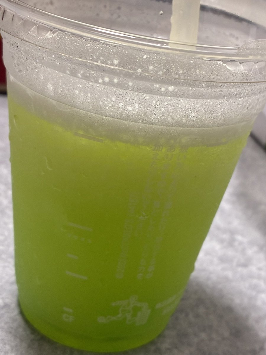 RnCnBba's tweet photo. マスカットスムージー・・・？
シロップ飲んでる感じがする・・・ https://t.co/qVbnVGNB7V
