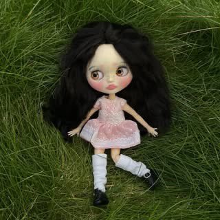 mad4liv's tweet photo. the person                                               the doll https://t.co/wNPfLt9qWr