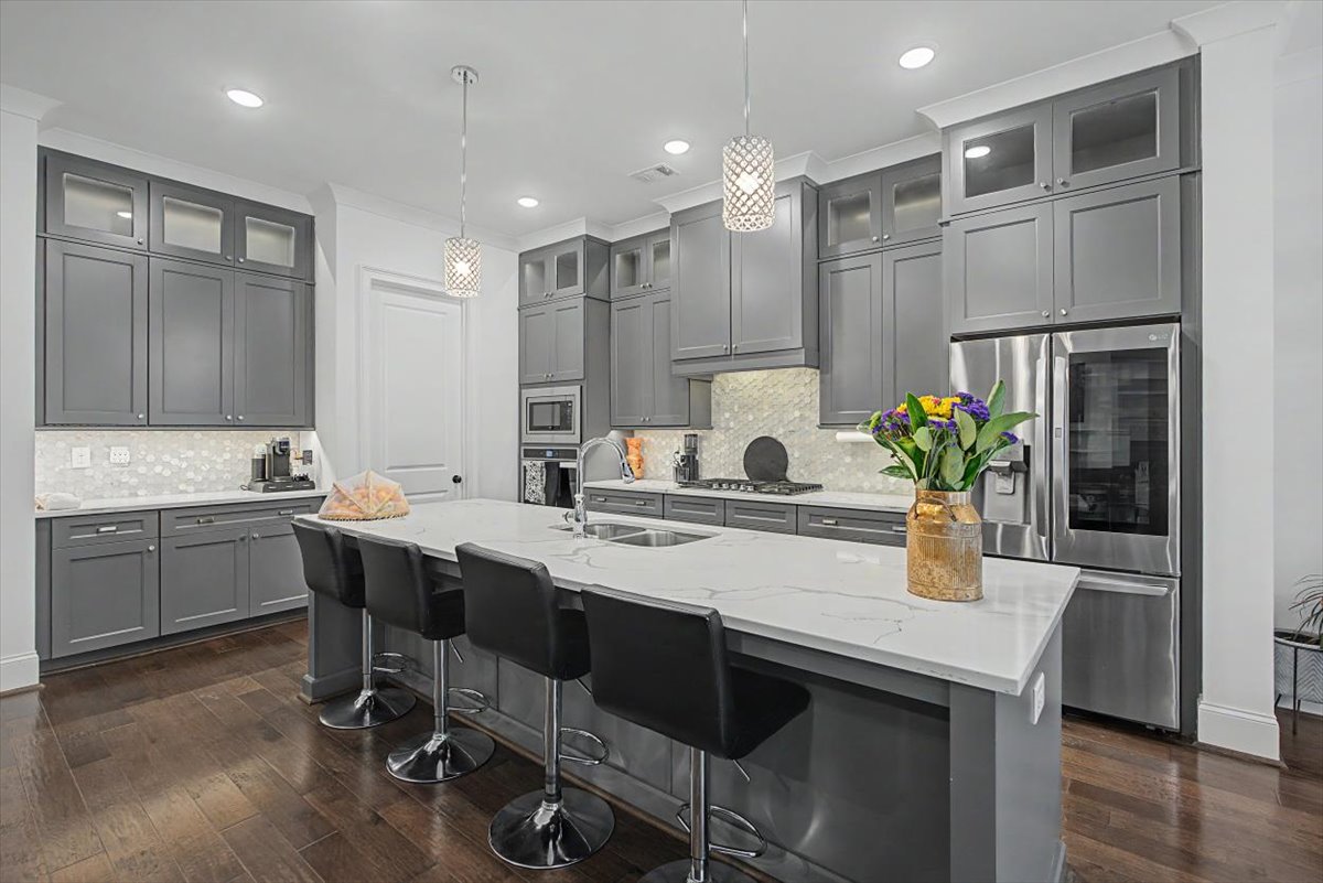 listingsatl's tweet photo. Imagine starting your day with natural light, spending weekends near Kennesaw Mountain, and being just minutes from Marietta Square. This home is about more than where you live. It is about how you live.  Call 404-528-2665 or ask your questions below. https://t.co/ALjm49o057