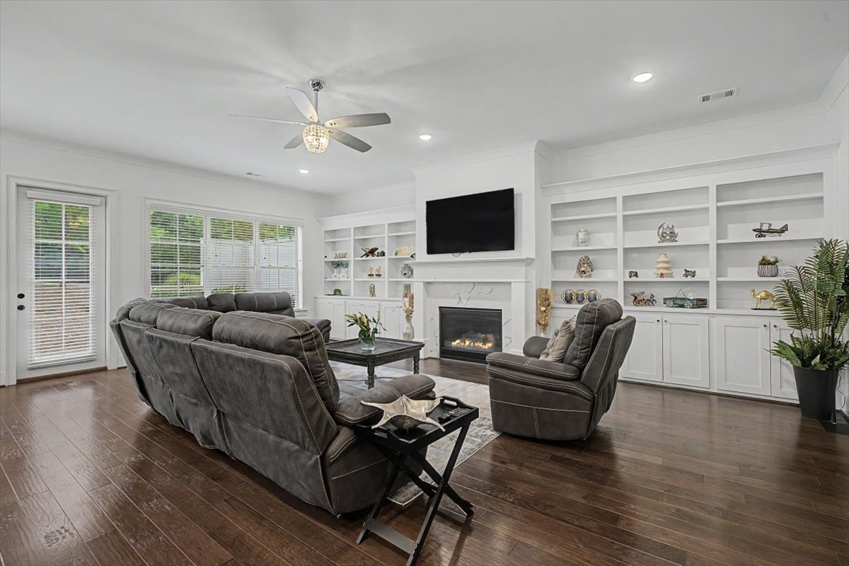 listingsatl's tweet photo. Imagine starting your day with natural light, spending weekends near Kennesaw Mountain, and being just minutes from Marietta Square. This home is about more than where you live. It is about how you live.  Call 404-528-2665 or ask your questions below. https://t.co/ALjm49o057