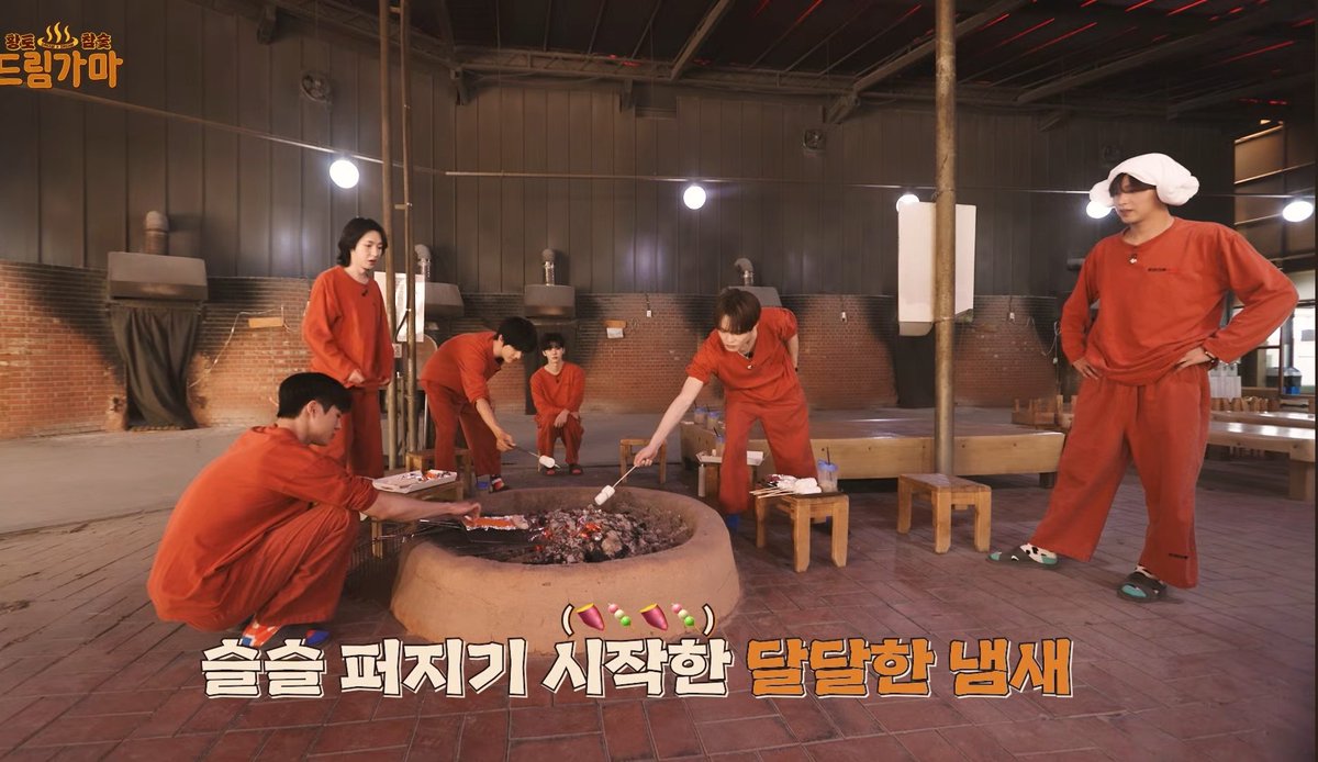 khclfor's tweet photo. 구도가좀웃기다 https://t.co/QKzrXUQkyD