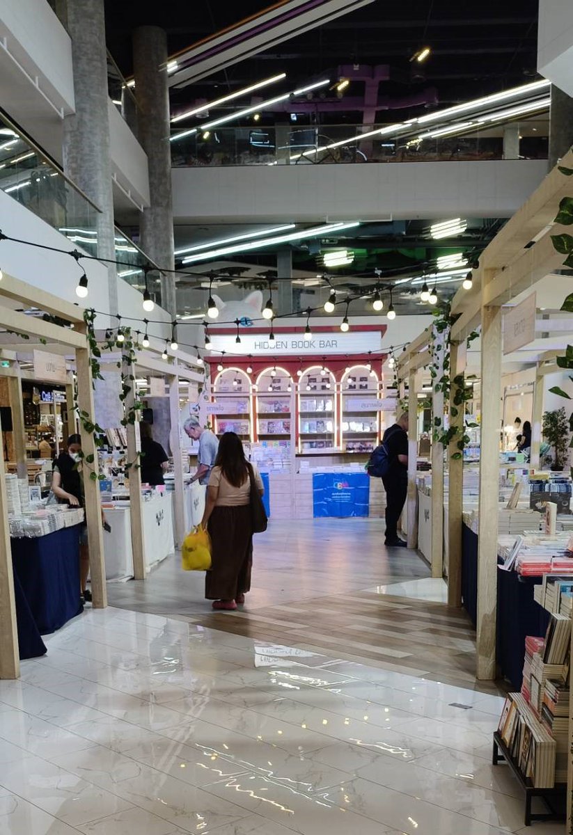 kledthai's tweet photo. ✨️"เคล็ดไทย"✨ไปงานนี้
🍸#งานหนังสือ ในบรรยากาศบาร์ลับ🍹
📚#HiddenBookBar2026
🗓️29 พฤษภาคม - 7 มิถุนายน 2569
⏰10.00 – 22.00 น.
📍ชั้น 1 #มันมันศรีนครินทร์ – #ห้างสรรพศิลป์คราฟท์, ซีคอนสแควร์ ศรีนครินทร์
🚇การเดินทาง: รถไฟฟ้า MRT ลงสถานีสวนหลวง ร.9 (ทางออก 1)
⚡️หนังสือใหม่-ขายดี💥ลด10-15%
📖ในบูธเคล็ดไทย พบหนังสือจาก
สำนักพิมพ์กำมะหยี่, ไลบรารี่ เฮ้าส์,
สำนักนิสิตสามย่าน, อะโวคาโด บุ๊กส์, 13357, โอเอ็มจี, คมบาง, โอเพ่น, สมมติ ฯลฯ และผลงานของ "ใบพัด นบน้อม"
#เคล็ดไทยจัดจำหน่าย #HiddenBookBar #BookFestival
#MunMunSrinakarin