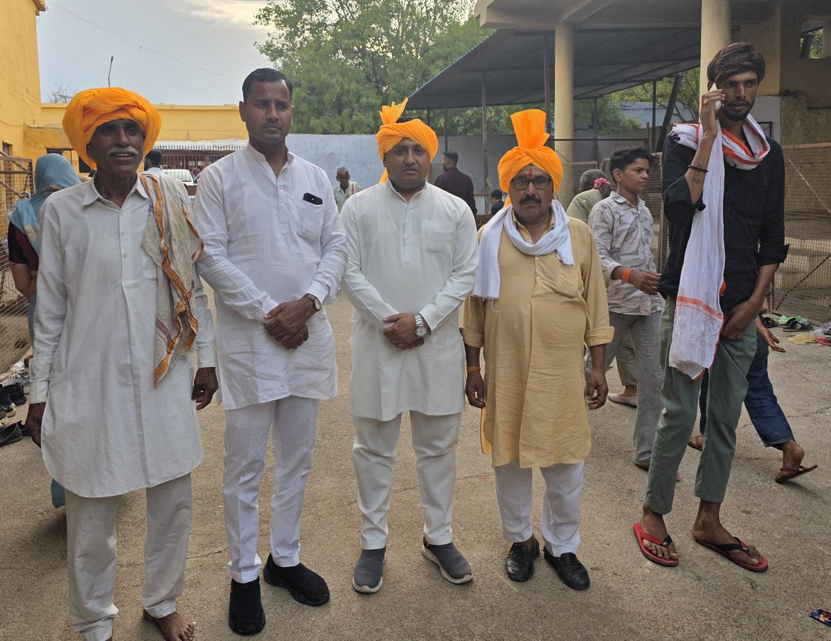 jassi15aug's tweet photo. आज दिनांक 29.05.2026 को मुरैना विधानसभा 06 के पटिया वाले बाबा के मंदिर पर श्री कम्पोटर बैंसला जी (बित्तोली) द्वारा आयोजित ग्यारश के उद्यापन कार्यक्रम में शामिल हुए https://t.co/OpSpgGHw5E