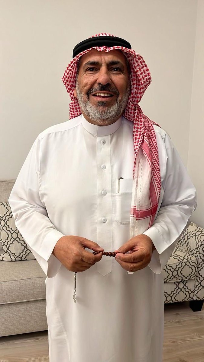 ibn_selham's tweet photo. ابوعلي        ابن  فليح      ابراهيم
حربي  لياجت للفعول  محسوبي
هوعزوة اللي يشتكي جاير الضيم
وهونصرة اللي فالمواقف هيوبي
لو قابل   الباشا     علي    الملازيم 
لتضيق بالباشا    وساع    الدروبي
ولاكنه  ألا  واحد   من   الصلاهيم 
ومن كثر ما احبه  احب   الحروبي 

عبدالله بن صلهام https://t.co/9lZU8Okbxm