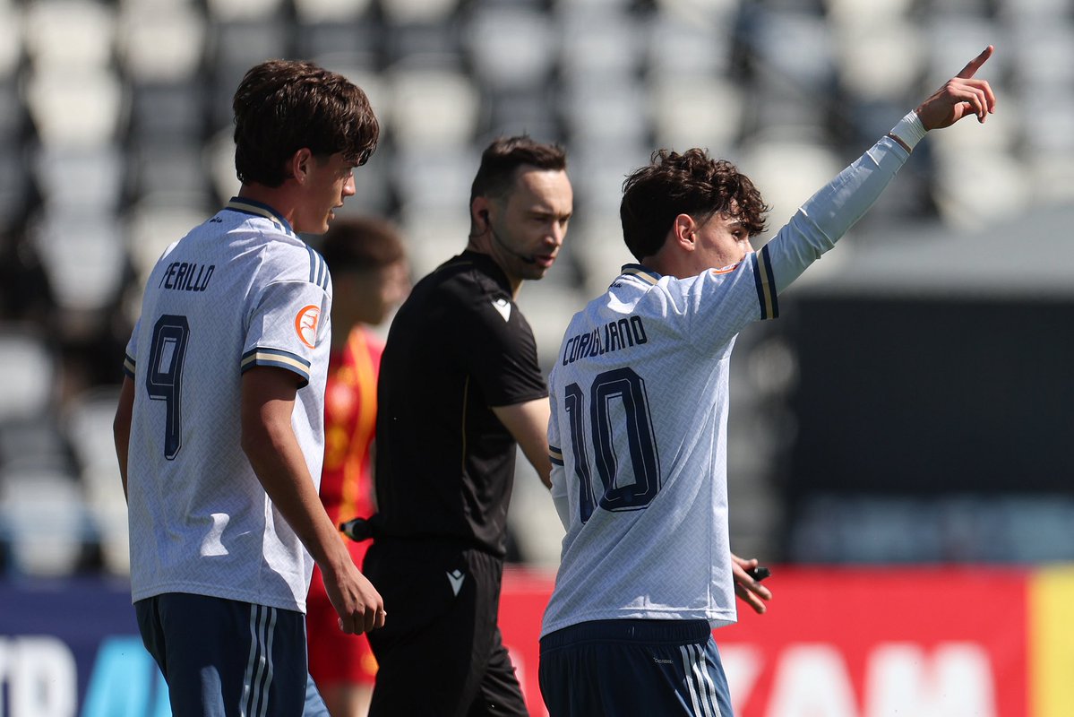 Azzurri's tweet photo. 𝐄 𝐒𝐎𝐍𝐎 ✌🏻

Dopo la vittoria sulla Francia, l’Italia vince ancora. 3-0 al Montenegro nella seconda gara di #U17EURO 👏 

#Under17 🇮🇹 #Azzurrini #VivoAzzurro https://t.co/0TaxR11usN