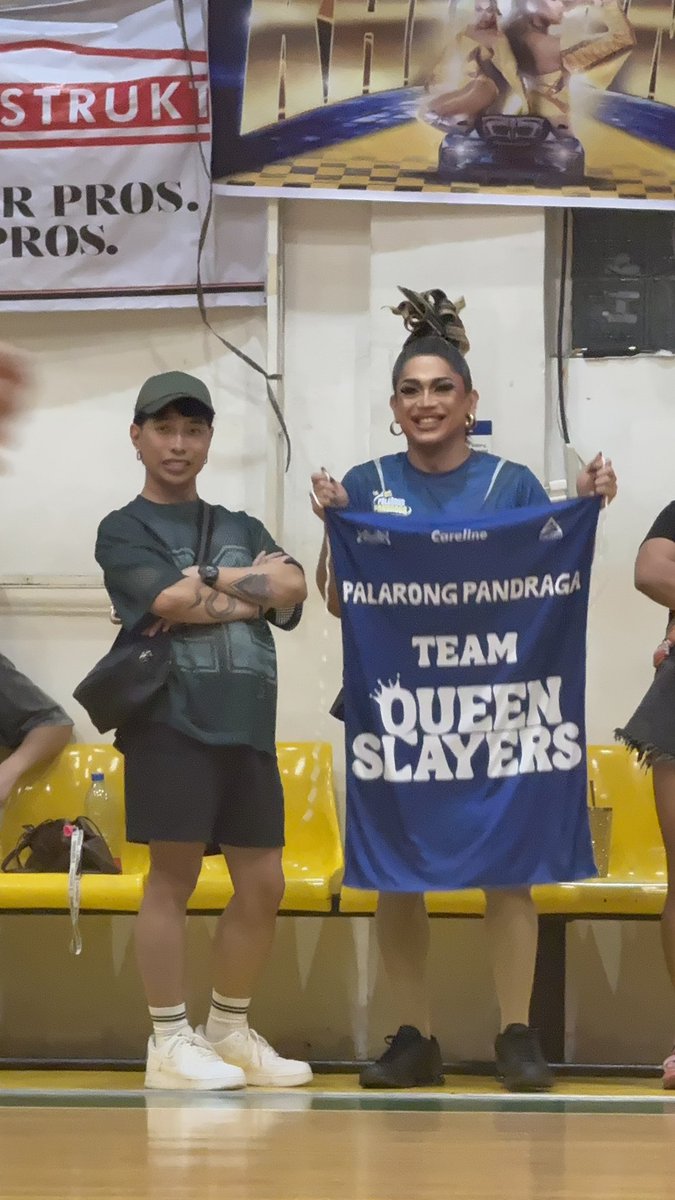 khiannawife's tweet photo. siya lang ba yung muse na may escort 💙💙💙💙💙💙💙💙💙💙💙💙 https://t.co/DnurwOJmK9