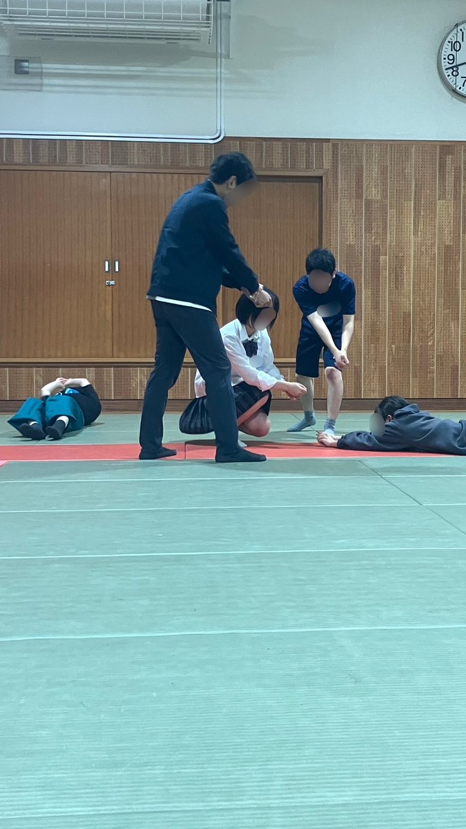 takegeki's tweet photo. 中間考査明けの部活、81期2人が仮入部に来てくれました！今はまだ5人だけの81期、これからもっと仲間が増えるといいね👍そして3枚目はたまたま部Tを着てきた3人組🦊なんだか懐かしいです、、、 https://t.co/ByZNDcvbMa