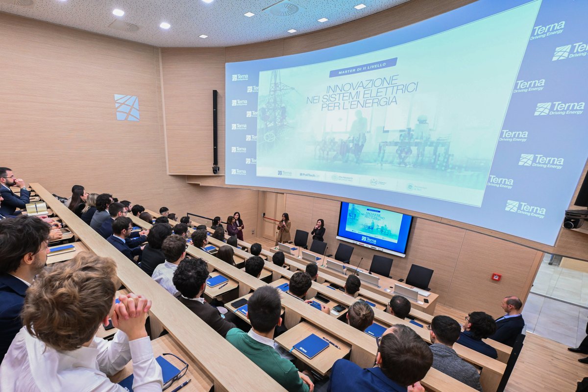 TernaSpA's tweet photo. Sono aperte le iscrizioni alla 2ª edizione del Master di II Livello in “Innovazione nei Sistemi Elettrici per l’Energia”, promosso da Terna insieme a @PoliTOnews, @PolibaOfficial e @polimi nell’ambito del #PoliTechLab, la Rete Politecnica di Alta Competenza.🎓

Un percorso pensato per preparare le professioniste e i professionisti che contribuiranno allo sviluppo e alla gestione della Rete di Trasmissione Nazionale dei prossimi decenni, formando profili altamente specializzati nei sistemi elettrici di potenza, impianti e tecnologie, asset management, mercati e regolazione.

Scopri il Master nei tre Atenei:
📍 9/06 Politecnico di Bari
📍 16/06 Politecnico di Milano
📍 2/07 Politecnico di Torino

📅 Iscrizioni aperte fino all'8 settembre!

Per saperne di più ➡️ https://t.co/09iW21B6Xj