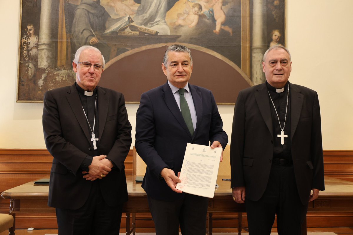 jmgilt's tweet photo. Los Obispos del Sur de España @odisur, representados por los arzobispos de @Archisevilla1 y @Archigranada, y la @AndaluciaJunta hemos renovado hoy un convenio que garantizan la asistencia religiosa en los centros hospitalarios públicos. https://t.co/1l5FVvvv0B