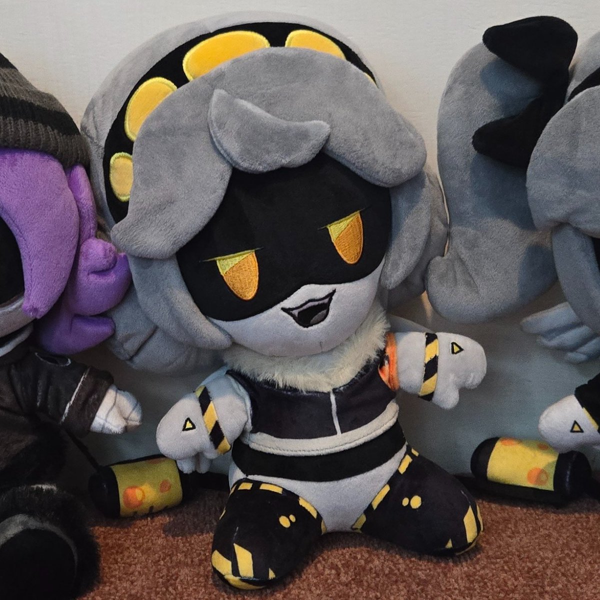 FullCompany_'s tweet photo. @CometzCosmo Same day i got my V plush too :D https://t.co/xE7XwGaFsy