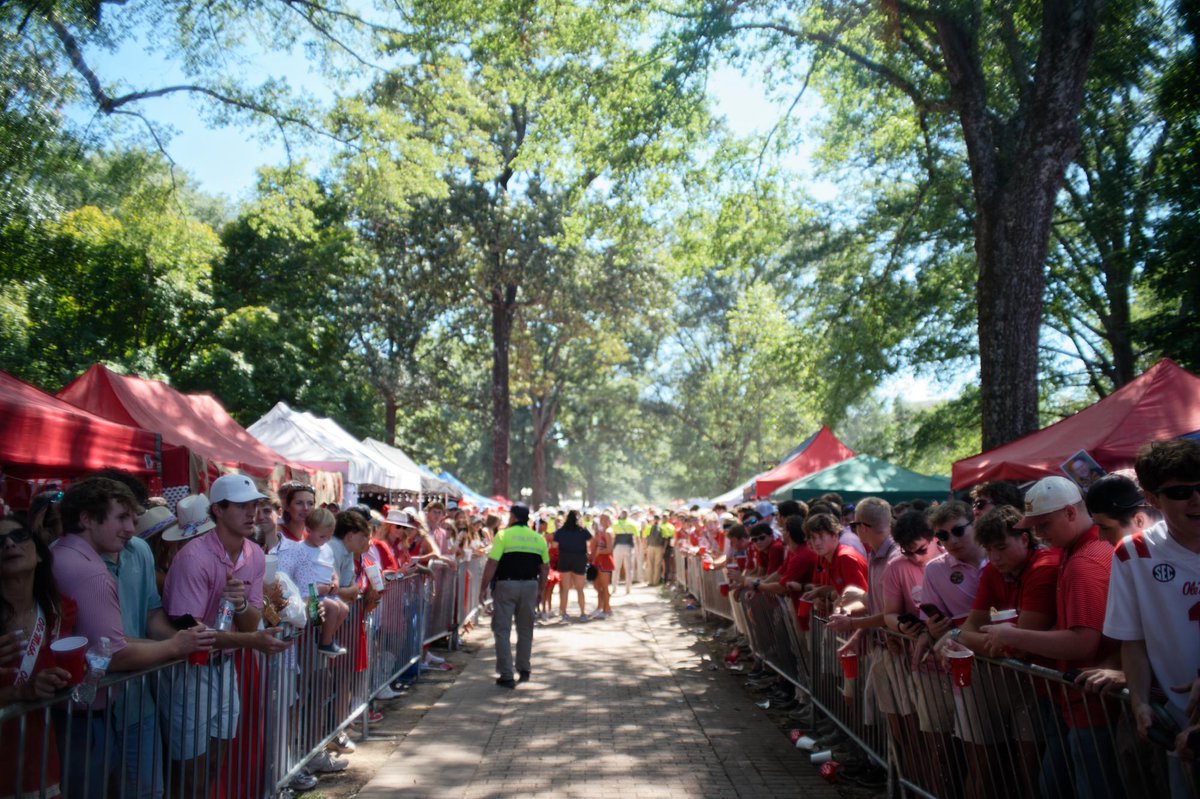 OleMiss's tweet photo. 100 days until like looks like this again

#HottyToddy https://t.co/fHqnFosNii