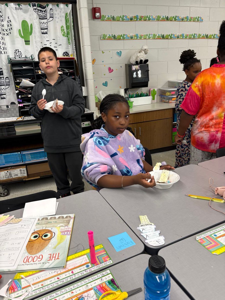 CM201U's tweet photo. At Balmoral, Room 10 celebrated with an ice cream sundae party after filling their classroom marble jar! 🍨 Students also earned toppings throughout the week by making positive choices each day. Great job, Room 10! 💙🐾 https://t.co/e3O5N5saVk
