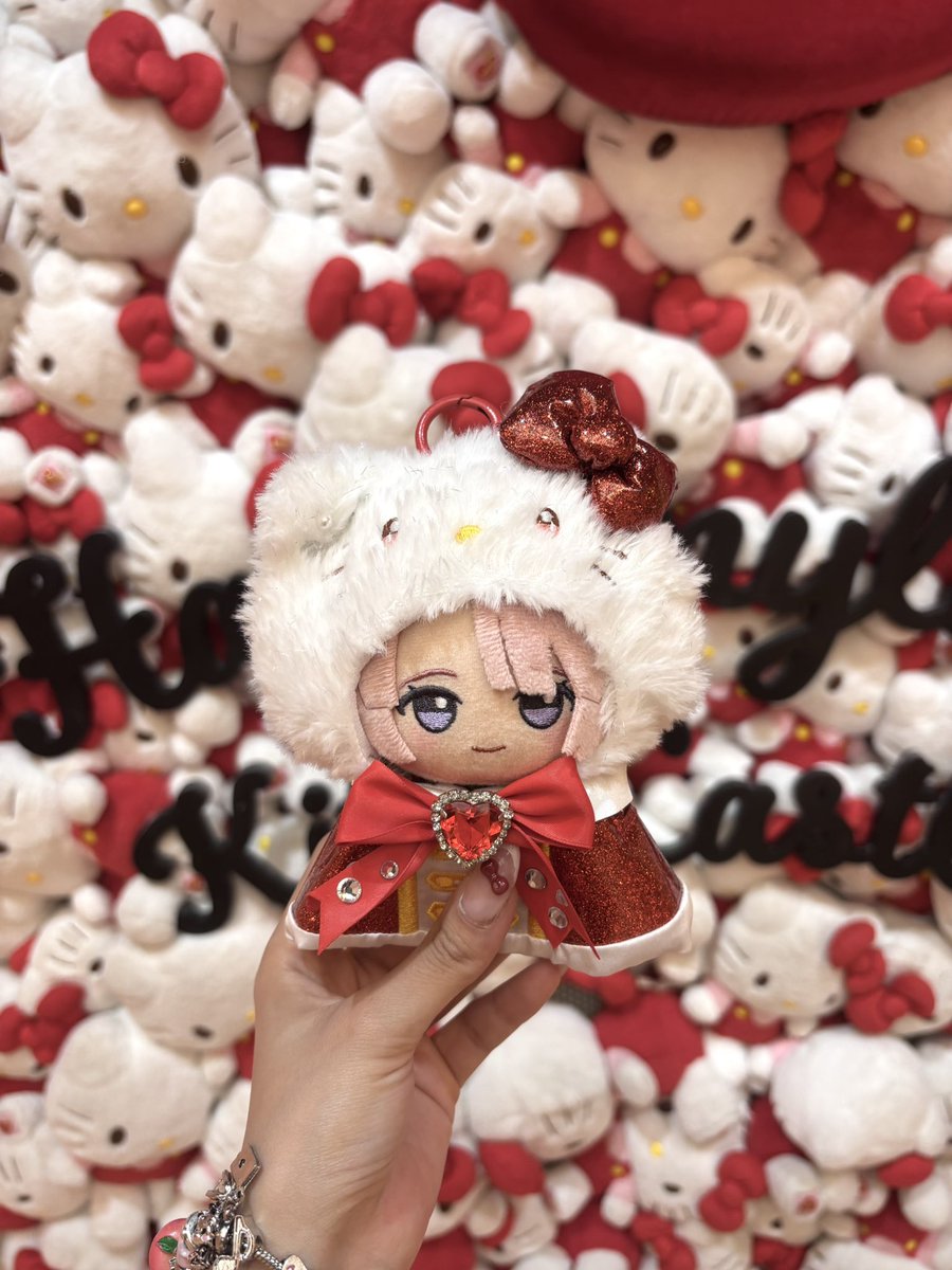 ma118can's tweet photo. 1年ぶりのハーモニーランド！
キティ狂のPの為に今年のまおはキティちゃんﾐ・◦・ﾐ🎀
大好きなまおと大好きなキティちゃんに会えてスーパーハッピー！まおちゃむもご満悦👍🍎
キティコーデなのでまおもキティちゃんに構ってもらえて最高でした👏✨😭👏✨ https://t.co/wl2zTyXPGl