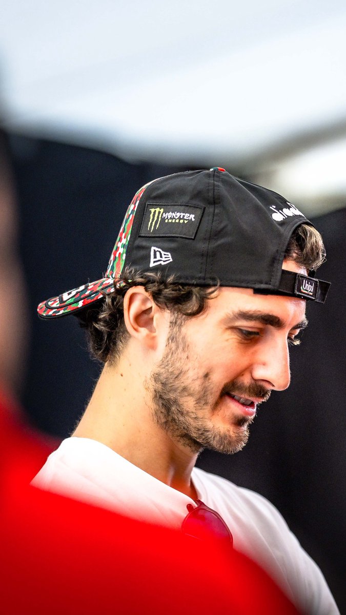 ducaticorse's tweet photo. #ItalianGP 26 🍕🇮🇹❤️‍🔥 

➡️ Special cap ➡️ https://t.co/tnQgOnM1oi

#ForzaDucati #DucatiLenovoTeam https://t.co/npvNUhrmwY