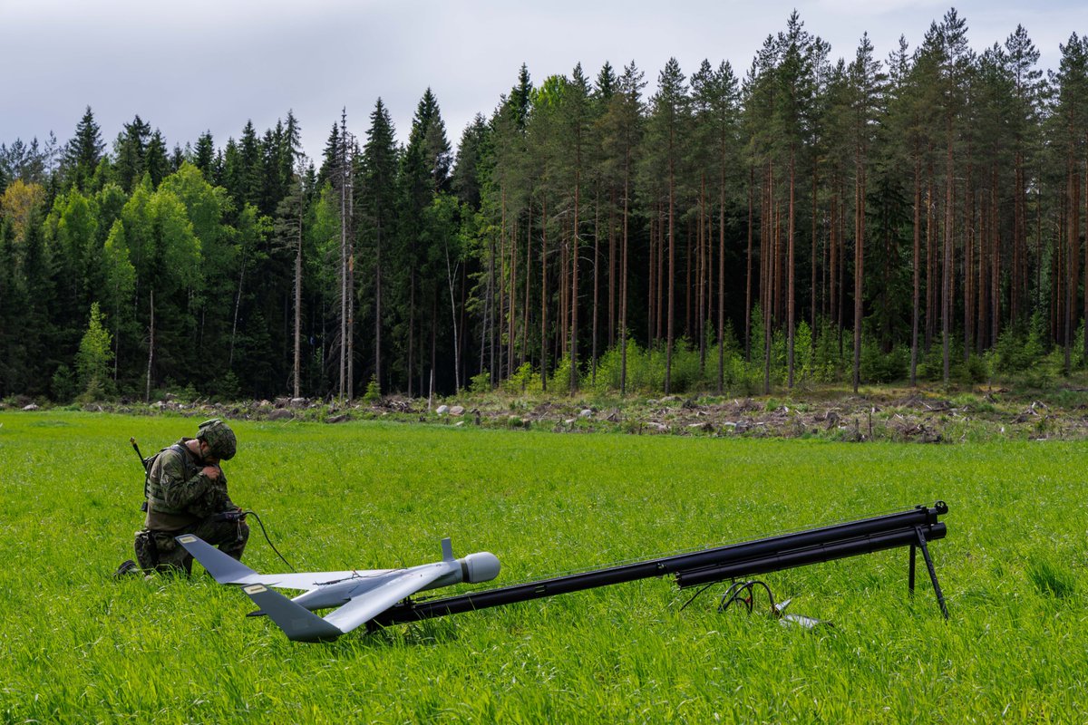 MaasotaK's tweet photo. #MAASK #ALTAH - ja #KarelianSword26 -harjoituksissa #KULJK muodosti pataljoonan huoltokomppanian, #JK tiedusteluryhmä toteutti tähystystiedustelua ja minilennokkiryhmä lentotiedustelua.Osaamista, yhteistyötä ja tekemisen meininkiä vaativissa olosuhteissa. Hienoa työtä kaikilta!👏 https://t.co/bBoc1MQnLZ