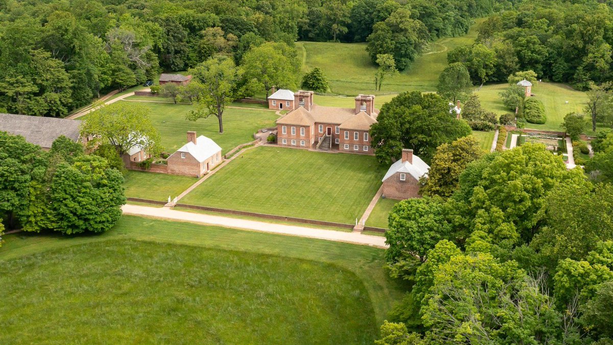 theoldworldshow's tweet photo. They did, however, also carry with them the landed estate ideal

“When the English began colonization in North America in the early seventeenth century, they brought over their customs, their values, their religion--and their land laws. In particular, except for the Puritans, they brought over the English estate ideal. They did not bring over feudalism because feudalism had been dead in England since at least 1500. What the upper class carried mentally was the ideal of family ownership of vast acres that were cultivated by tenant farmers who employed cheap labor,” Huston notes in The British Gentry, the Southern Planter, and the Northern Family Farmer