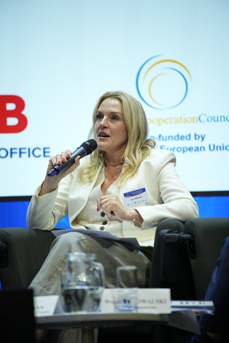 EESC_REX's tweet photo. 🗨️ H.E. Ulrike Hartmann &amp; Eva Liebmann: We must rebuild trust among citizens &amp; strengthen 🇪🇺 credibility. Gradual integration is a way for people to feel the benefits before accession. Enlargement opens new markets &amp; brings in skills and workforce, making both regions winners.📈 https://t.co/oTf6yFrnop