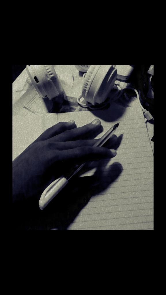 Tweet_Manny_'s tweet photo. Who else still takes out time to write down an entire content manually, after reading through a bounty on @SuperteamEarn or @scribble_dao ??

I Will be a champion one day 🙌 https://t.co/yPH7XnZhCX