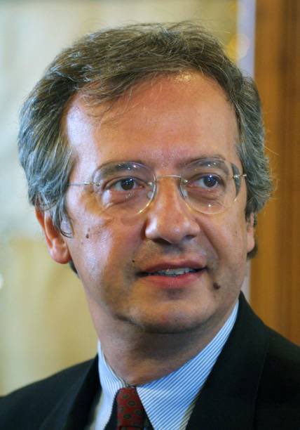 25YearsAgoLive's tweet photo. Walter Veltroni takes office as Mayor of Rome, Italy. https://t.co/dIodcOSqng