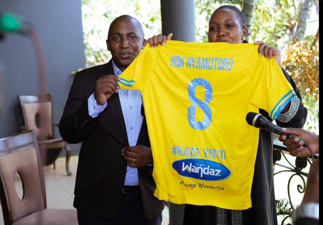 Disan256's tweet photo. Hon Nyamutoro has declared her support for Kazo district and she will come to watch the games #Ankole Cup will be maasive ๐๐๐
#Ankolecup2026
#Wandazcosmetics
#KazoYeitu https://t.co/cn43cjXGO1