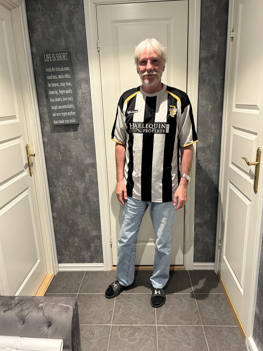 THjelmtveit's tweet photo. Fotballtrøyefredag. God helg til alle Port Vale supportere (dere andre også) ❤️⚽️👍 https://t.co/MUmpW31C9w