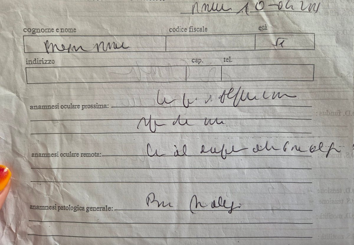 stregheIIa's tweet photo. comunque un medico che scrive così dovrebbe essere RINCHIUSO. non capisco manco se il nome è mio o di mia madre non capisco manco DI CHE ANNO È 😭😭😭😭 https://t.co/GDcYTqhsHg