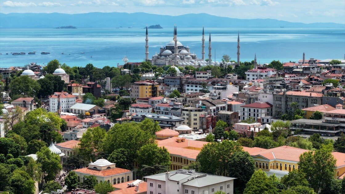 gztcom's tweet photo. 🔴İstanbul’un Fethi’nin 573. yıl dönümünde kentin güzelliği havadan görüntülendi https://t.co/m2uwZug0Db