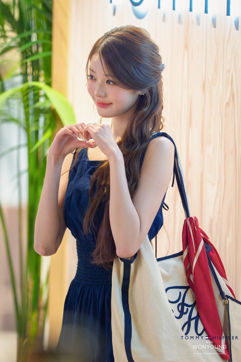 Ayano_WonYoung's tweet photo. 260529 #TommyHilfiger

🌞카리브해 어느 해변가 분위기🥰 

#원영 #WONYOUNG #ウォニョン #장원영 #JANGWONYOUNG #갓기 #IZONE #IVE #아이즈원 #아이브 https://t.co/RAARAWjmHR