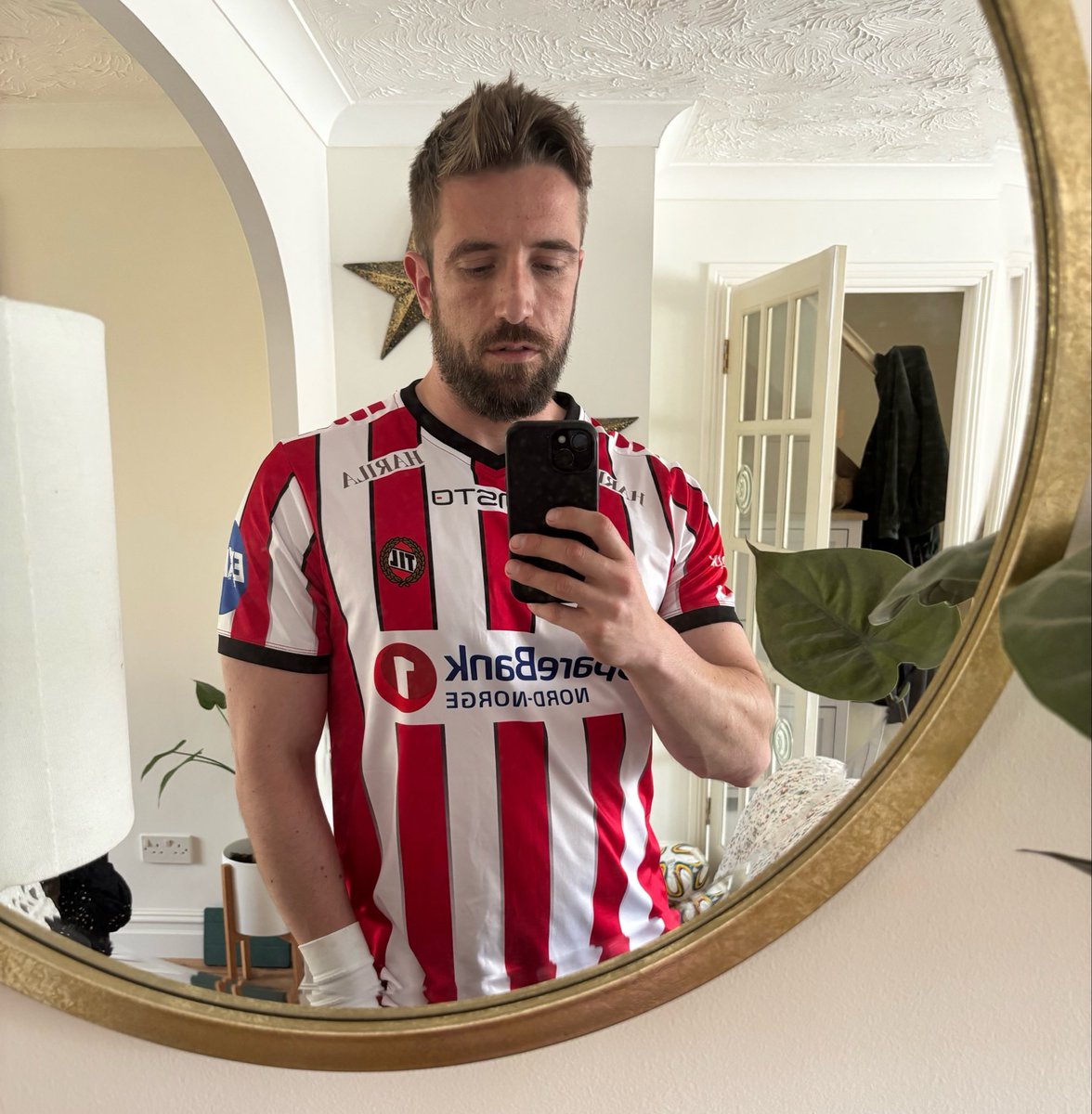 JoshisButler90's tweet photo. #Fotballtrøyefredag i England 

Støtt Barnekreftforeningen ved å betale til 4422 🥰 https://t.co/e5vVw6bT2v