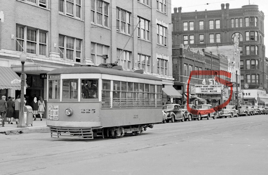 LvClassicFilms's tweet photo. #HumphreyBogart in #DeadReckoning (1947) is playing at a local theater in #SiouxCityIowa. Love the cable cars. https://t.co/kUGlPkBpEG