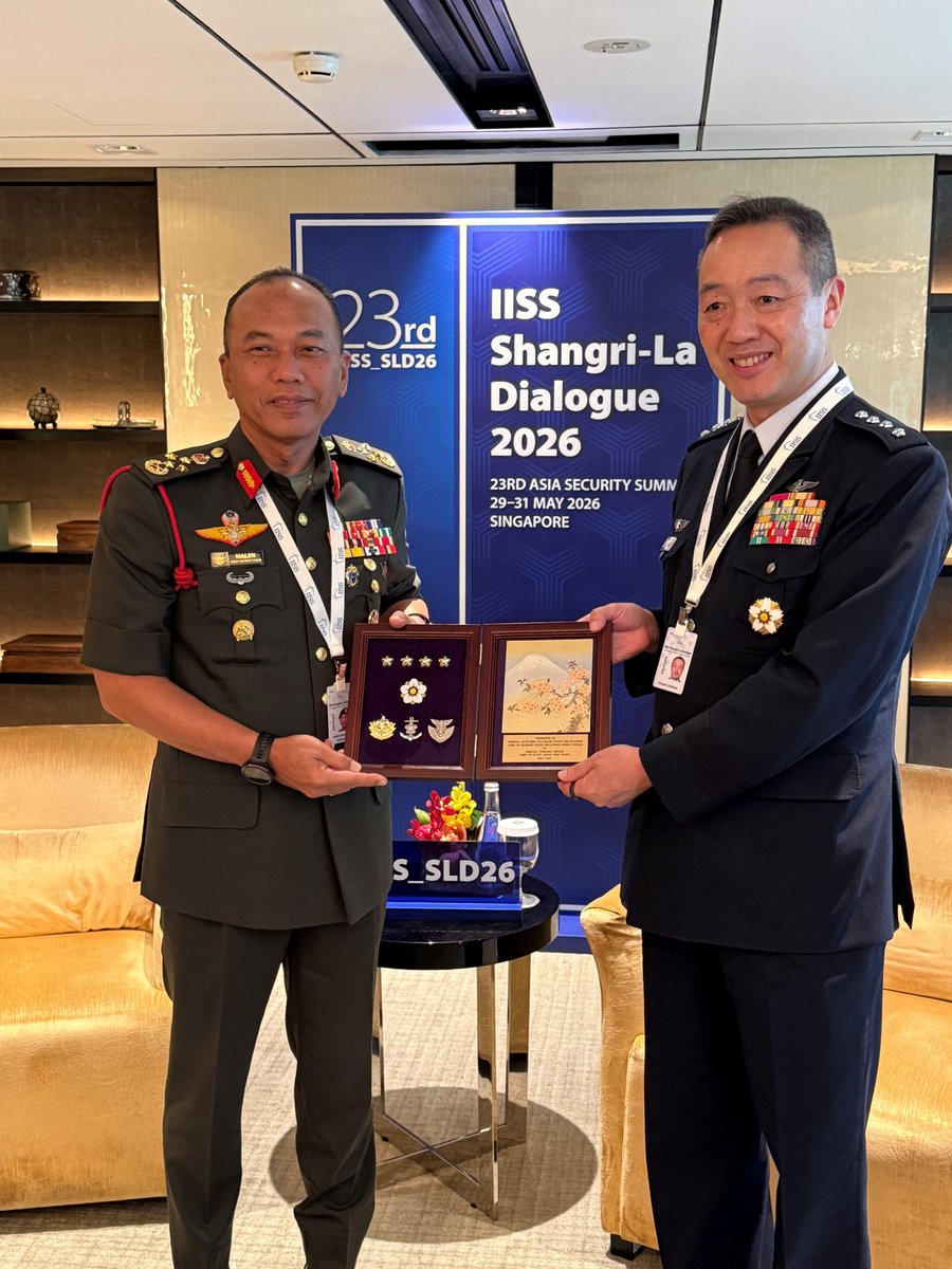 JapanJointStaff's tweet photo. #CSJJS Gen UCHIKURA is attending the 23rd Asia Security Summit (#SLD26 ), and has held meetings with counterparts from ๐จ๐ฆ, ๐ช๐บ, ๐ฉ๐ช, ๐ฒ๐พ, NATO and๐ธ๐ฌ as well as under the ๐ฏ๐ต๐บ๐ธ๐ฆ๐บ๐ต๐ญ framework. https://t.co/TkNRCkcjMm