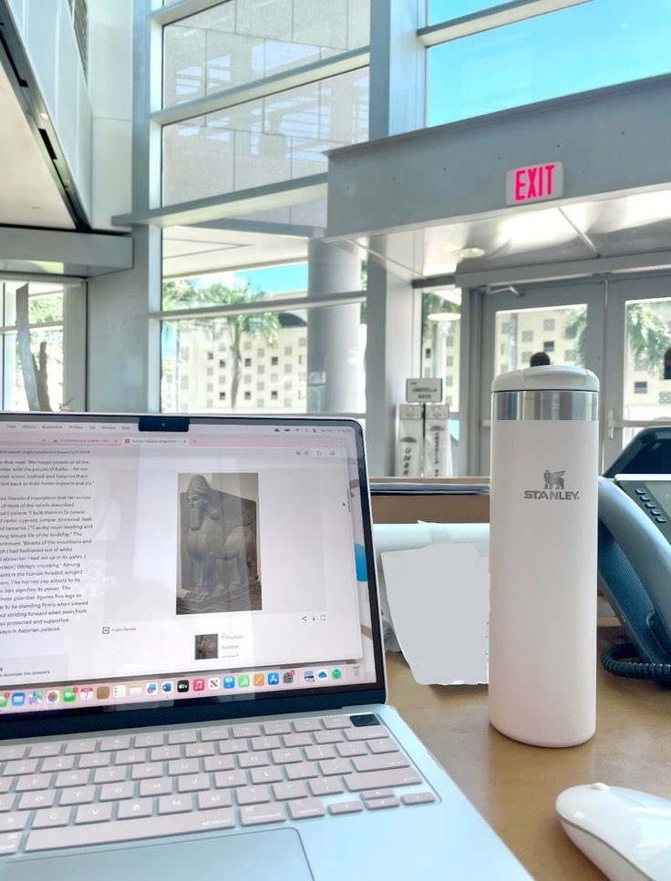 islaboards's tweet photo. water, matcha &amp; study https://t.co/wt3lIn0CWj
