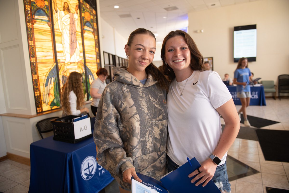 USFFW's tweet photo. 🎓 From high school seniors to Saint Francis Cougars! 🐾

We love welcoming our freshmen to campus! 💙

Haven’t made it to New Student Orientation yet?

No worries! Choose your June or July date at https://t.co/DxaTnTpaPt. https://t.co/2NBByOsOxZ