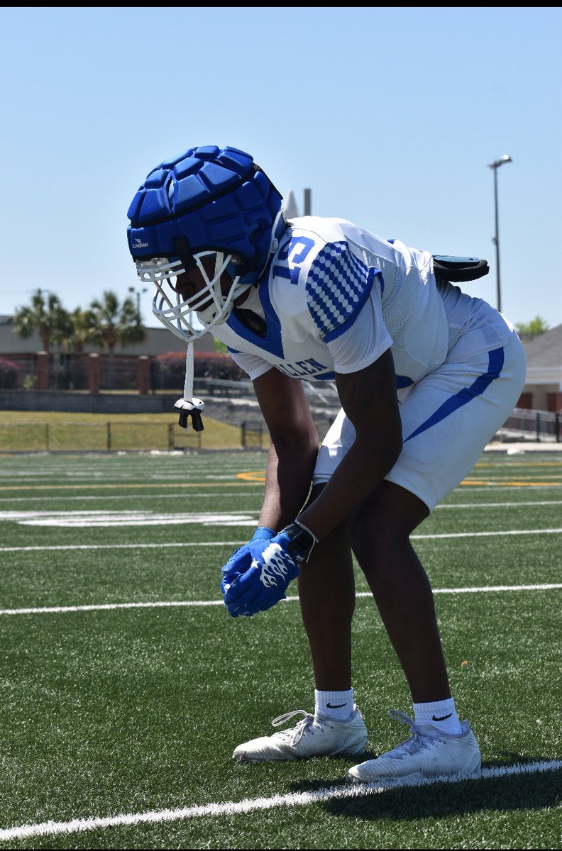 AVCFBCOACHG's tweet photo. Marauders to the next level, the 2025 team continues to enhance opportunities as TJ Smith becomes another scholarship signee for Avc under Coach Gordon and Staff. TJ Smith (1 and done) has officially signed and is currently on the roster and playing for Allen College in SC. https://t.co/uFgNgyKccN