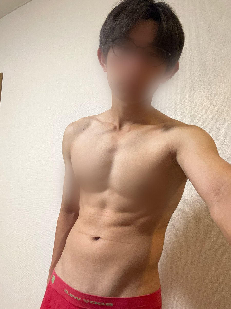 natsu_032000's tweet photo. パイパンメガネ男子
筋トレ頑張ってます
マイファンズで恥��かしいところ全部見せてます🙈 https://t.co/Pfl7PRMPK5