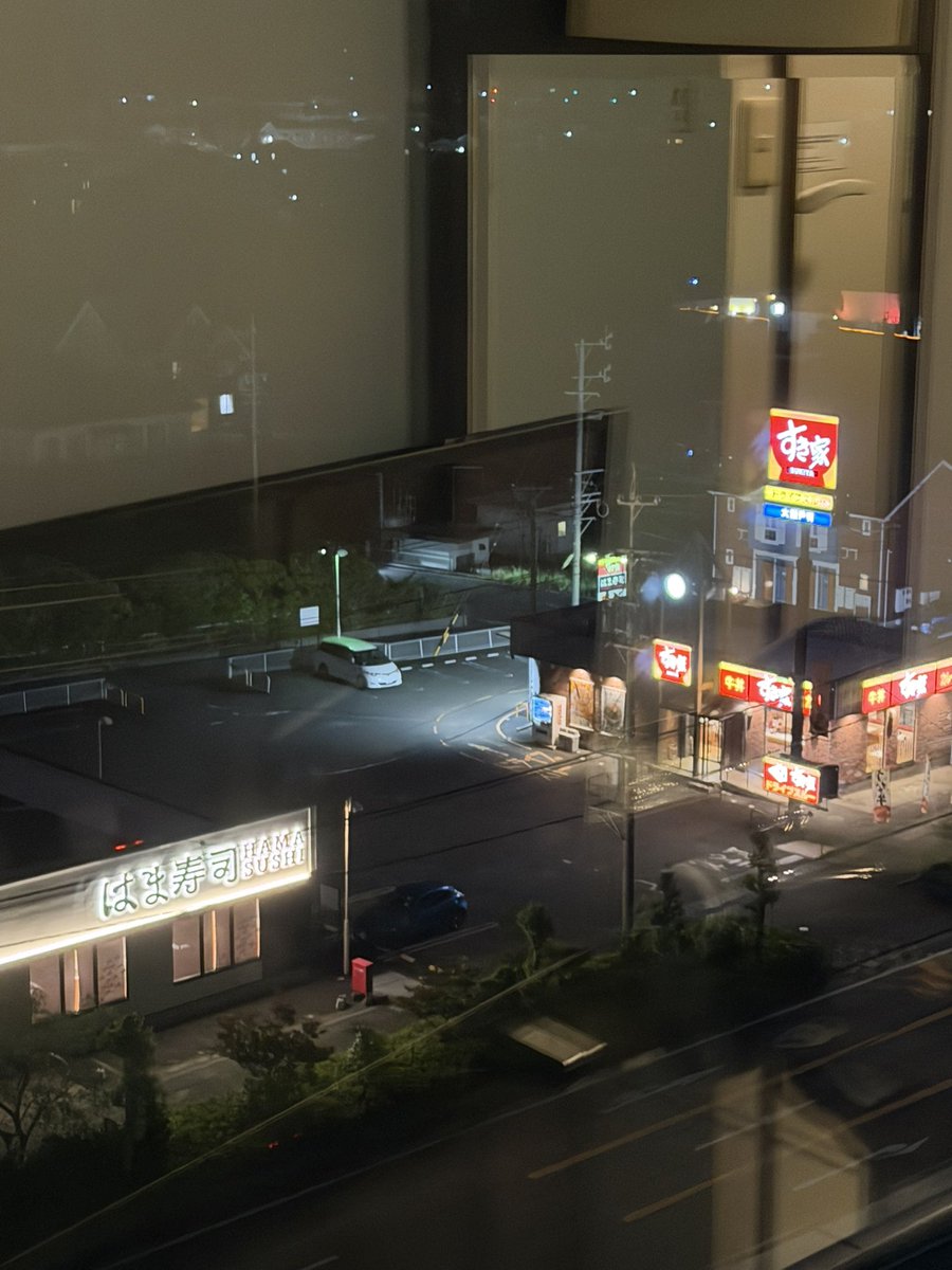 Libra_ELIMI's tweet photo. 前乗り宿に到着しました。
ちょっと疲れたかな🥱🥱
明日は早いので
これにて😴😴😴😴😴😴

😴😴😴🫪🫪🫪🫪
窓から見える景色が絶景

＃SSTR
＃親子ライダー
＃ナナサコリー
＃くれたけいん御前崎 https://t.co/FakgqRnqNH