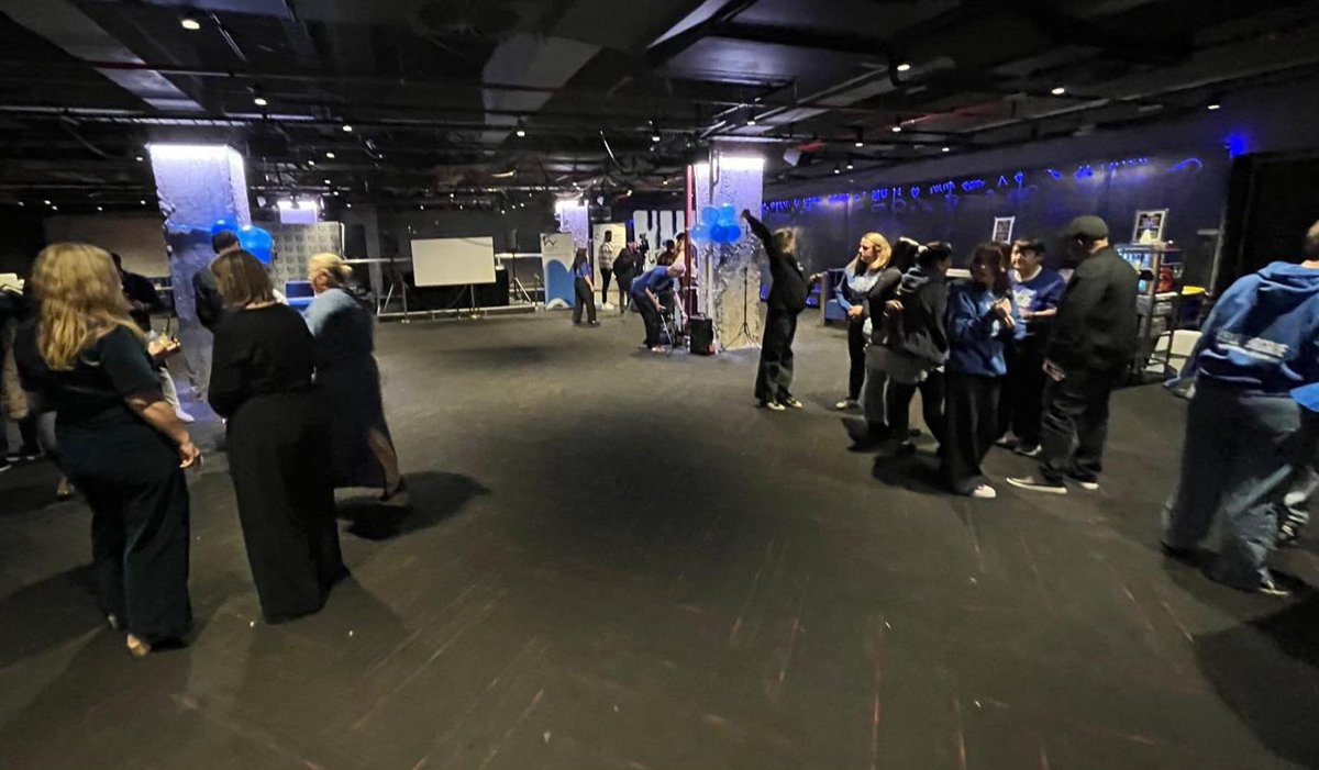 HDNetworkAUS's tweet photo. Great to be at Huntington's Victoria’s 𝓜𝓪𝔂 𝓜𝓲𝓷𝓰𝓵𝓮 tonight.
It’s always inspiring to hear stories, share experiences, and see the work being done to support individuals and families affected by Huntington’s disease.
Thank you for having us!
#HDAwarenessMonth https://t.co/Ag7UzOQ6rK