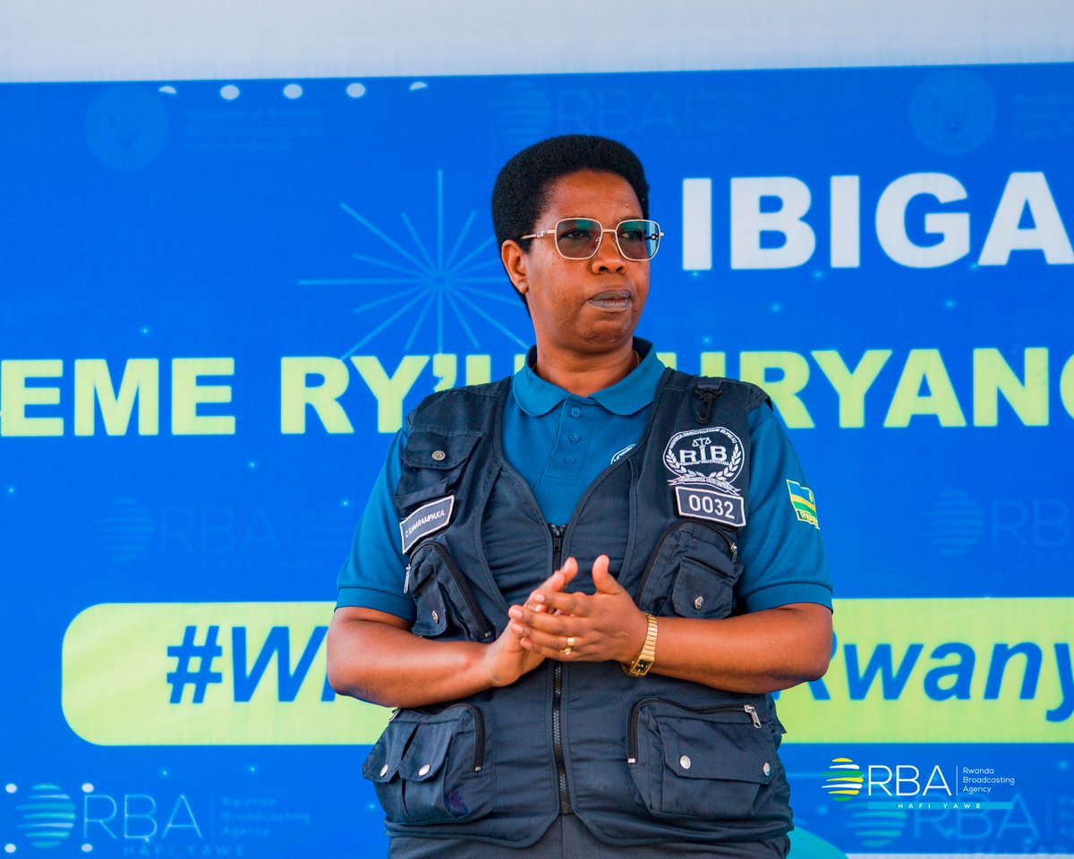 Radiorwanda_RBA's tweet photo. 🚨AKA KANYA🚨

Ikaze mu Kiganiro #DusangireIjambo, kiri kubera mu Murenge wa Gitoki ho mu Karere ka Gatsibo, aho gahunda n'ibiganiro bya Radio Rwanda byimuriwe binyuze muri #RBAHafiYawe, yashyiriweho kwegera abaturage.

Ni ikiganiro kandi mushobora gukurikira munyuze kuri YouTube Channel ya Radio Rwanda. #RBAAmakuru

▶️ https://t.co/TogzKWv9Ln

📸: @bahizi_imela