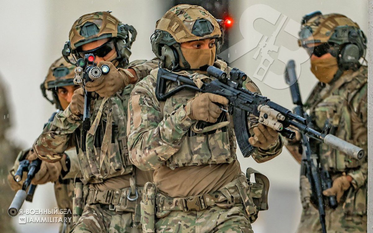 TheGreyPatriot_'s tweet photo. 🇱🇾 Recent training of Libyan National Army special forces called "Shield of Dignity 2".

🇧🇾 VSK-100 rifles spotted.

#Libya #Libyan #LNA #Khaftar #Military #Army #Training #Tactical #VSK100 #Belarus #Belarusian #Multicam https://t.co/RmUqmXqhAB