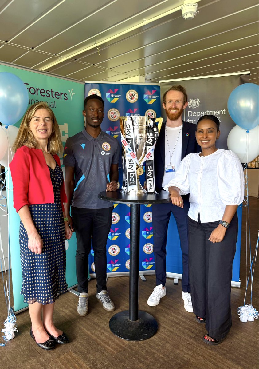 BromleyFCTrust's tweet photo. Creating opportunities starts with people coming together. 🖤🤍

This week we officially launched the Bromley FC Youth Employability Hub, delivered in partnership with the DWP.

Showcasing the impact of the programme and the power of partnership working.

#PlayingOurPart https://t.co/LSCVNVfIyO