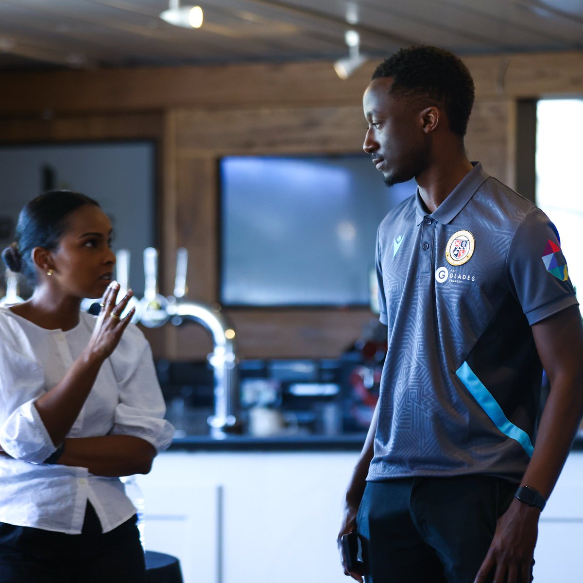 BromleyFCTrust's tweet photo. Creating opportunities starts with people coming together. 🖤🤍

This week we officially launched the Bromley FC Youth Employability Hub, delivered in partnership with the DWP.

Showcasing the impact of the programme and the power of partnership working.

#PlayingOurPart https://t.co/LSCVNVfIyO