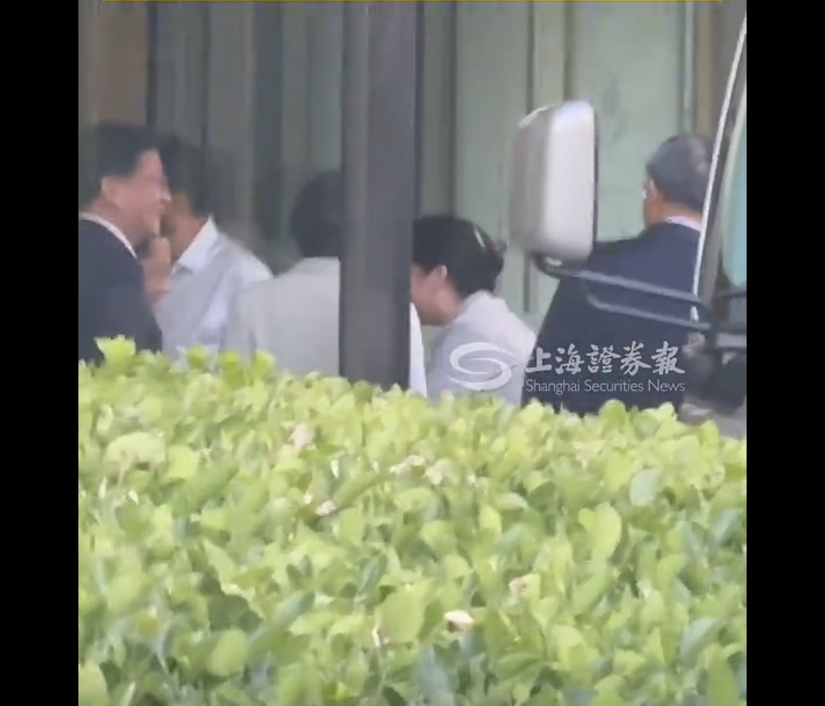 GoSFGeYue's tweet photo. 有媒体蹲守

拍到丁向群 https://t.co/SHHM28oMP9
