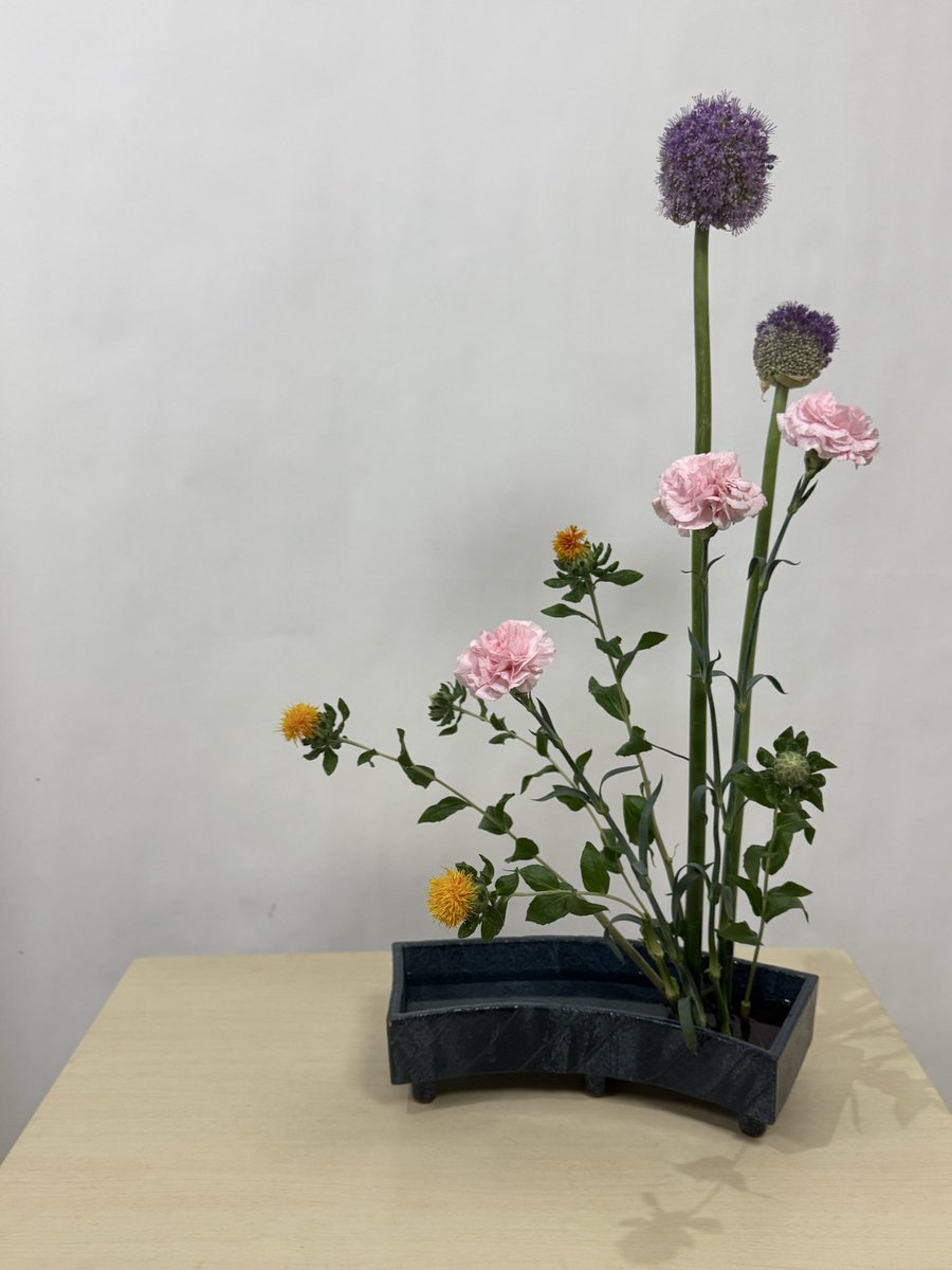 cutjun_manager's tweet photo. ちなみに1枚目新井作
2枚目ヒロト作

#生け花 https://t.co/JUZvCdTyn5