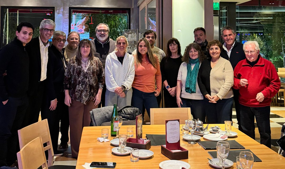 rodrigolcomojo's tweet photo. Visita a Quilmes de la Diputada por CABA @silviaimas Gracias por tu calidez y contarnos sobre tu gran trabajo legislativo!! 💪💪
@aprepquilmes @ApRepublicana @llaquilmes_ @3era_seccion @cvargaseguinoa https://t.co/8M4q82PFgd