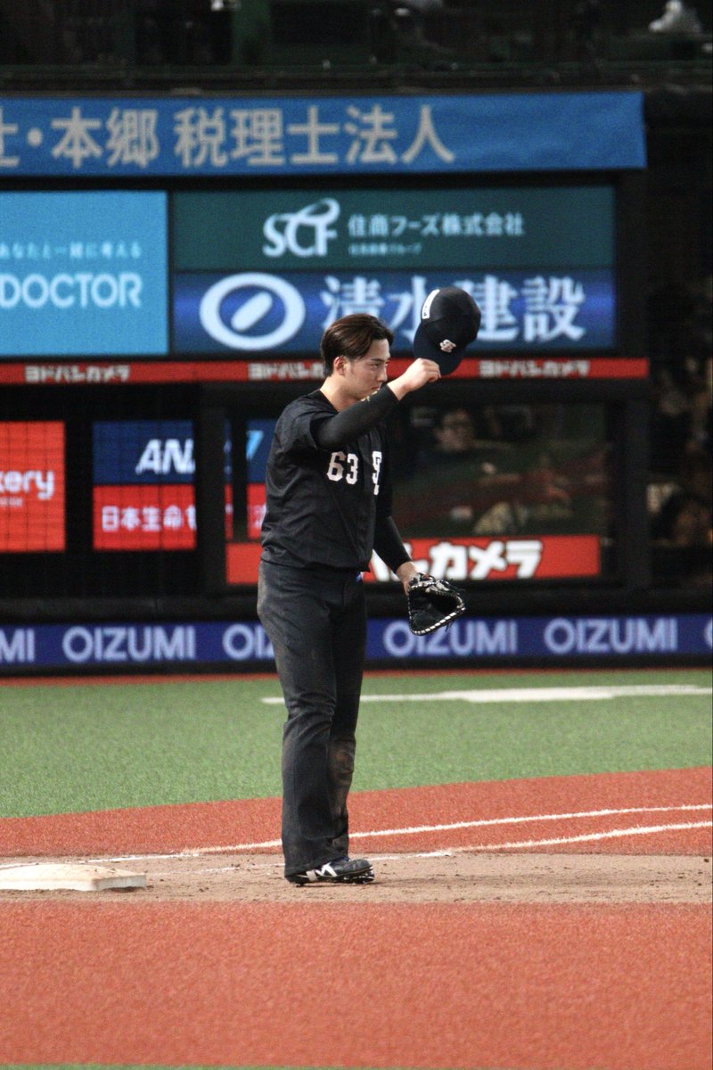 nnhg63's tweet photo. 8回裏タイムリー後、レフトスタンドへのごあいさつ✨✨
2029.05.29 #seibulions #長谷川信哉 https://t.co/lyPmTPClz1